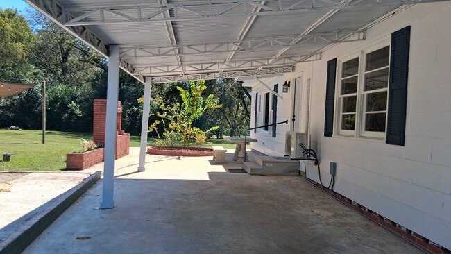 Photo - 180 Main St
