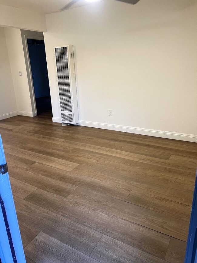 Photo - 227-229 E 78th St Unidad 227 1/2