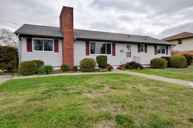 Photo - 609 Birch Dr