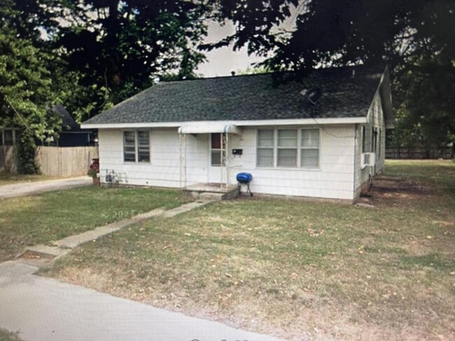 Building Photo - 826 W Austin Blvd