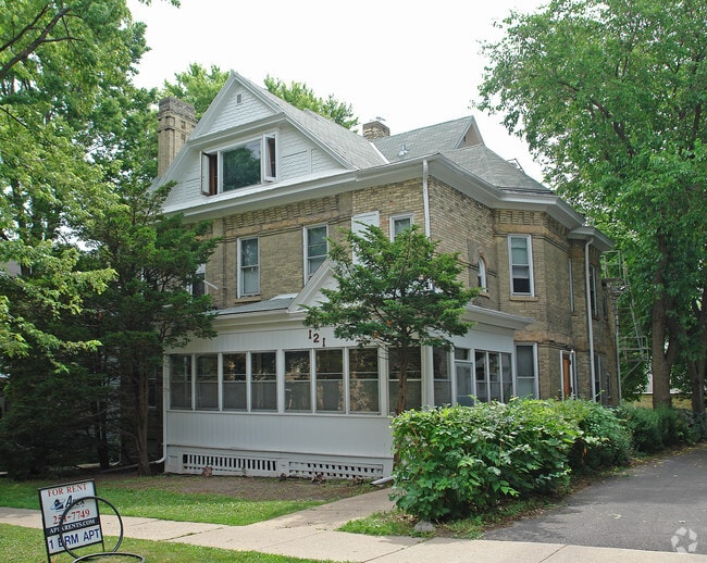 Building Photo - 121 E Gilman St