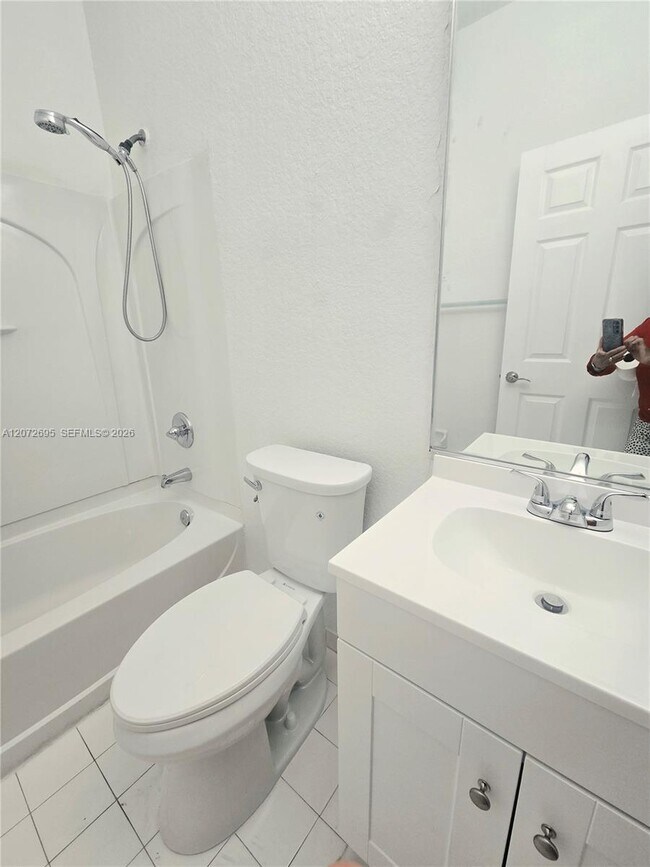 Photo - 6900 NW 179th St Unit 204-1