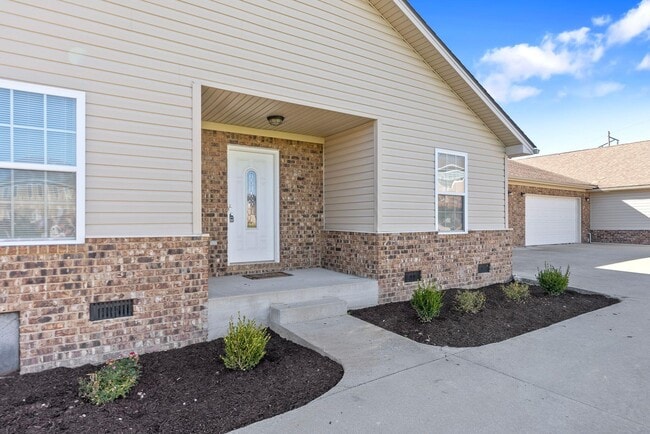 Photo - 579 Regency Cir