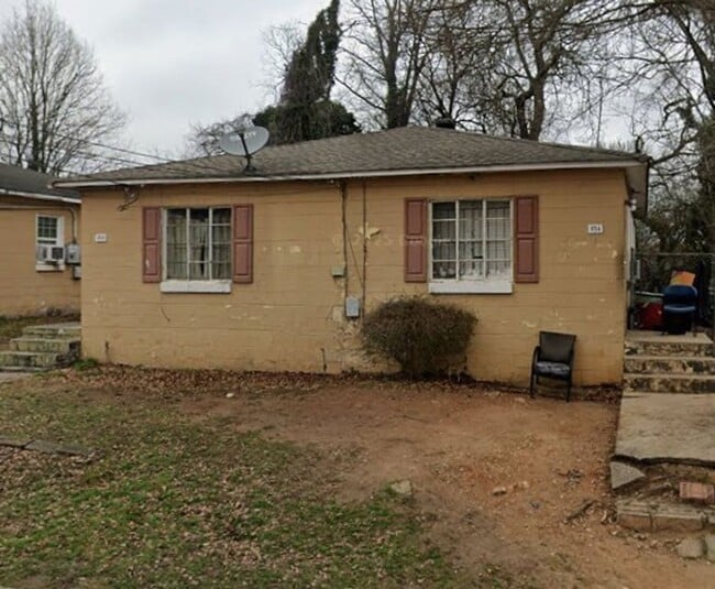 Building Photo - 975 Sparks St SW Unit B