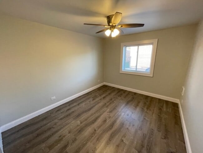 Photo - 517 S Milwaukee Ave