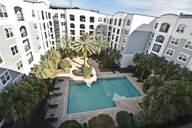 Photo - 202 E South St Unidad 4049