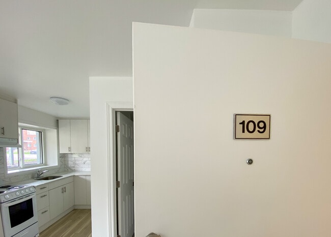 Building Photo - 630 Cummings Ave Unit 109