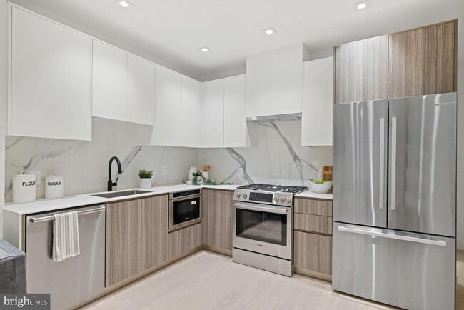 Building Photo - 1525 P St NW Unit 1