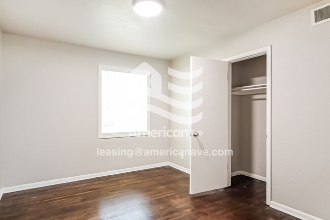 Photo - 4633 N St Louis Ave