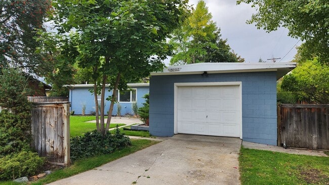 Building Photo - Ranch Style Home in the Lewis and Clark Area
