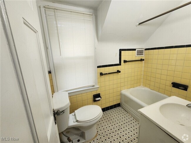 Building Photo - 17204 Walden Ave Rental