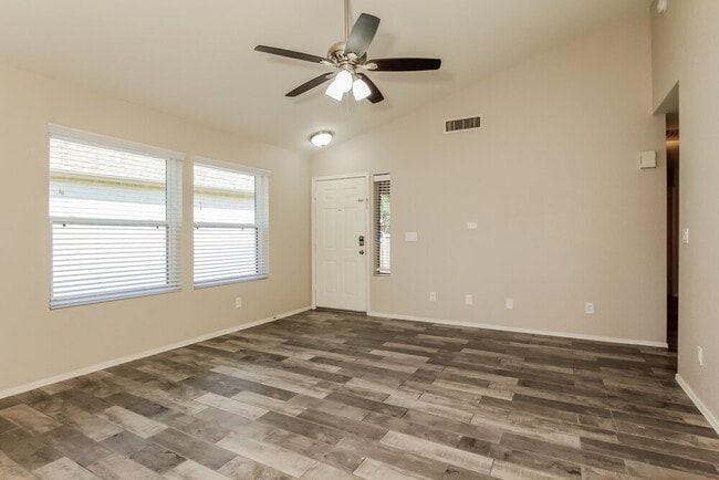 Photo - 921 S Val Vista Dr