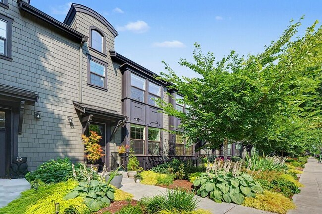 Photo - 2111 9th Ave W