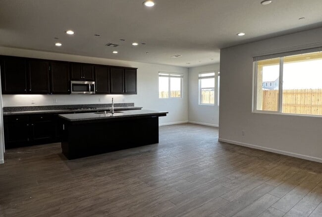 Photo - 2491 Muscat Court