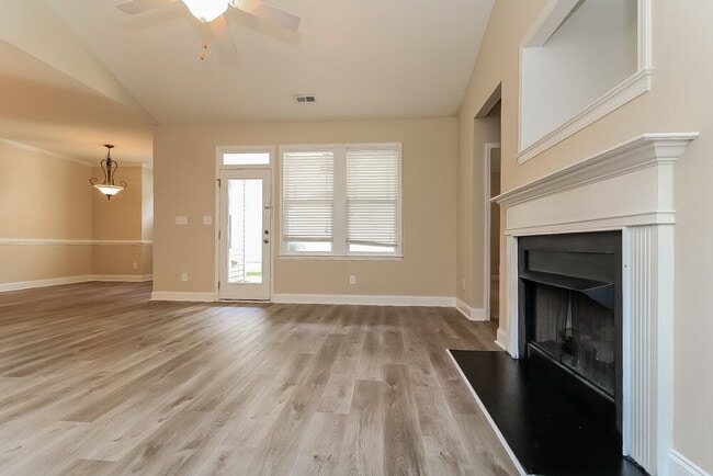 Photo - 84 Denby Cir