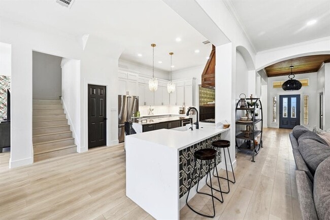 Photo - 131 Eaton Ln