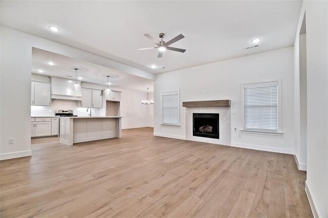 Photo - 5 Stoneleigh Ln