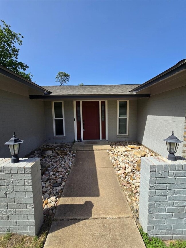 205 E Cherokee Dr