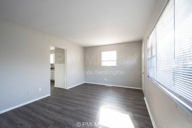 Photo - 5843 Woodside Dr