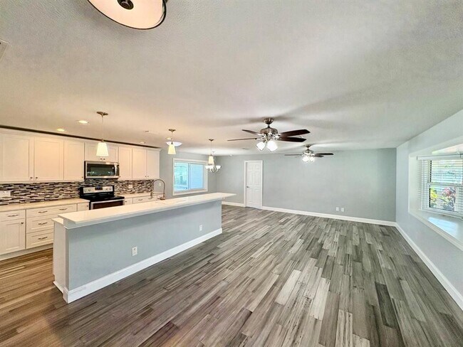 Photo - 1201 86th Ave N