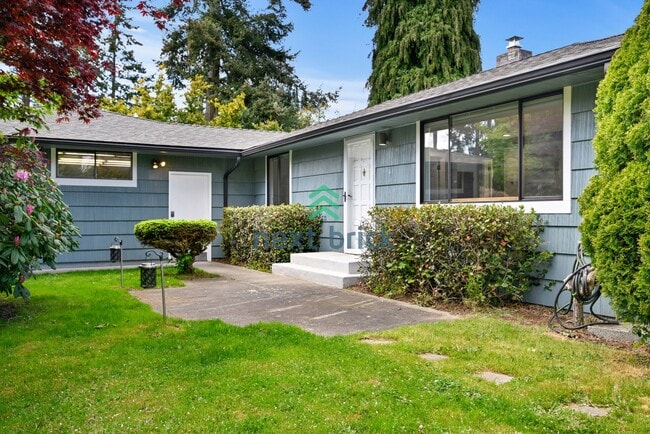 Building Photo - Charming 3-Bed, 2-Bath Remodeled Home in Prime Edmonds Location!