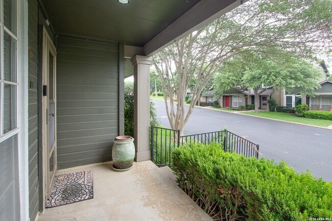 Photo - 1015 E Yager Ln