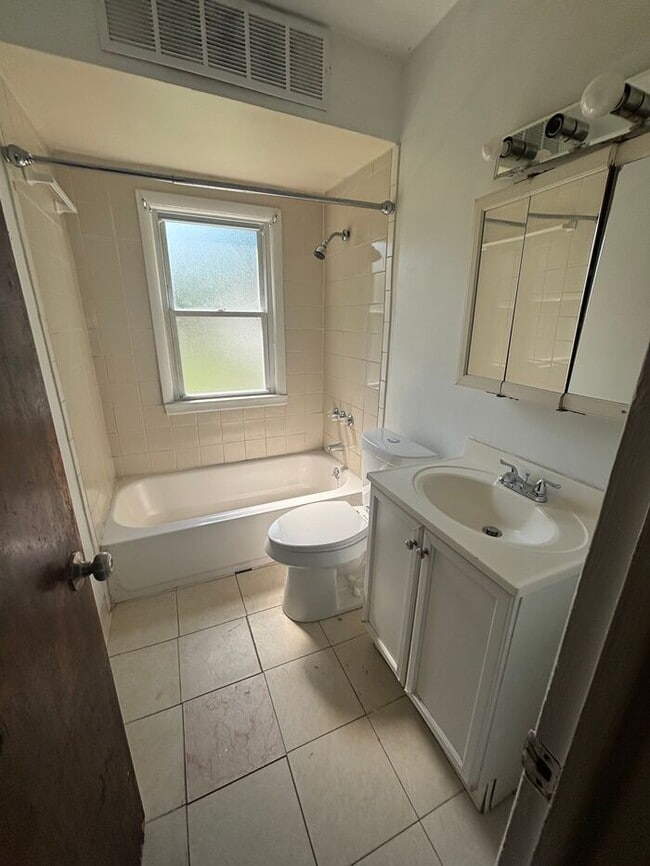 Photo - Charming 3 beds 1 bath in Cleveland! Pet f...