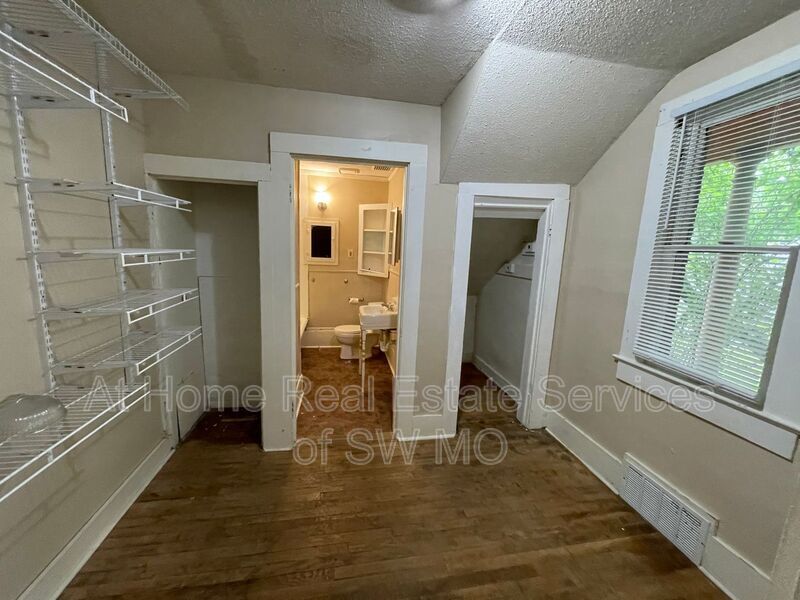 Photo - 530 W Mt Vernon St Unit Apt #1