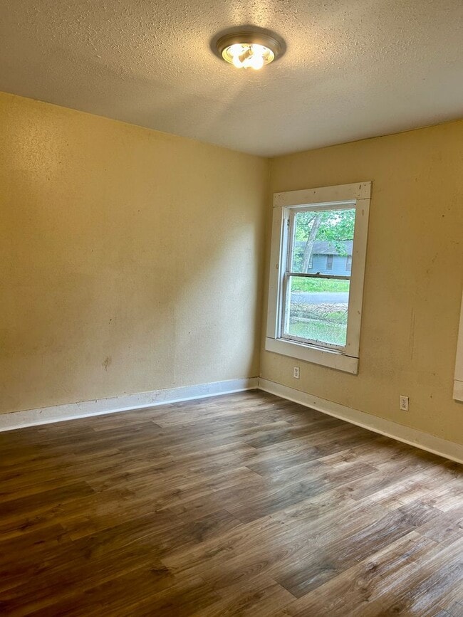 Photo - 346 E 73rd St