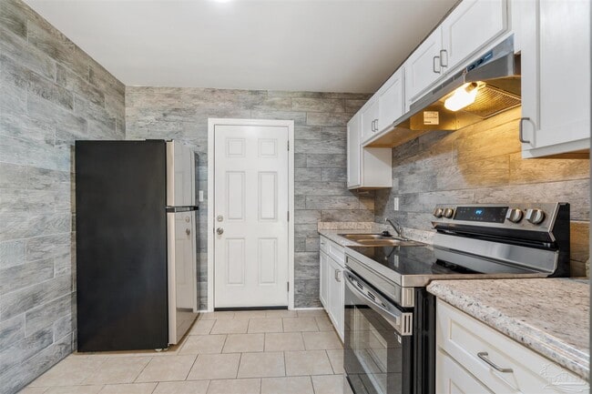 Photo - 7145 Pearson Rd