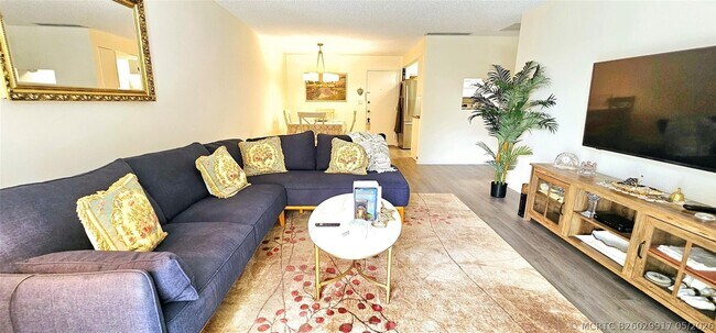 Photo - 3212 NE 12th St Unit 202