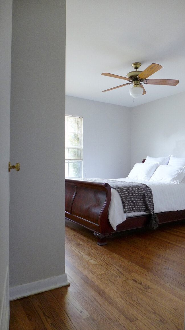 Photo - 310 West Mistletoe Avenue