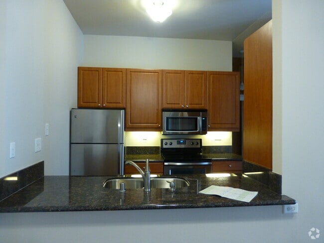 Building Photo - 2BD 2BA Condo with 2 Assigned Parking in P...