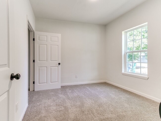 Photo - 601 SE 35th St