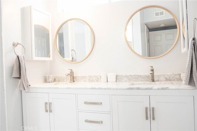 Photo - 4705 Kester Ave Unit 106