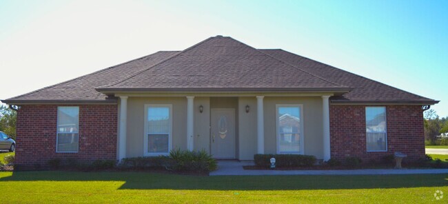 Building Photo - Think BIG! 4 Bedrooms. Rental