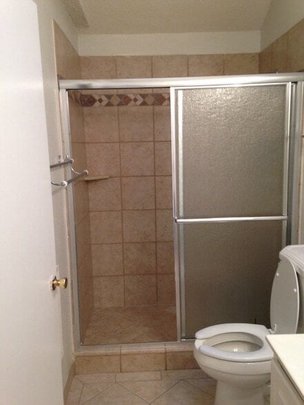Photo - 2201 Silverthorn Ln