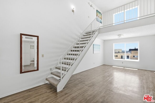 Building Photo - 3600 Bagley Ave Unit 302