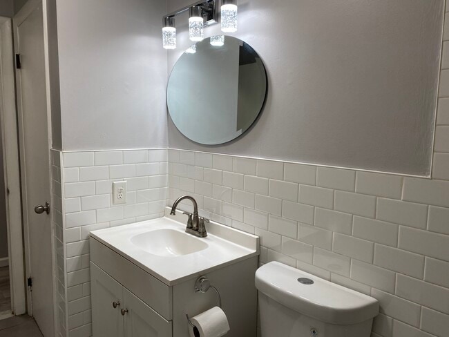 Building Photo - 74 Saltonstall Ave Unit 1 fist floor