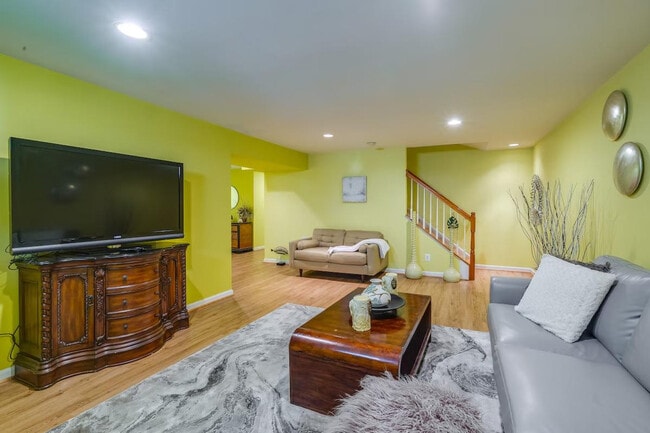 Building Photo - 8953 Birch Bay Cir Unit ID1385982P