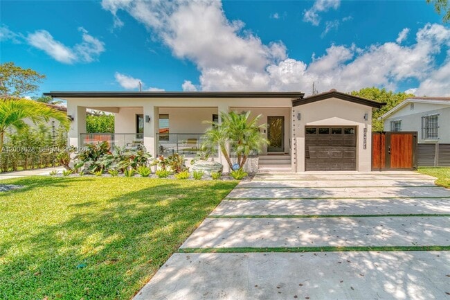 Building Photo - 1940 SW 32nd Pl