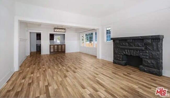 Photo - 225 W 56th St