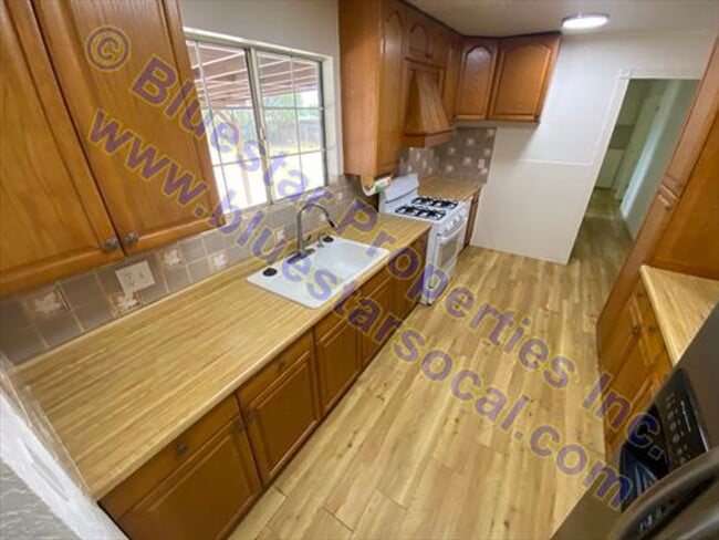 Photo - 14990 Ash St