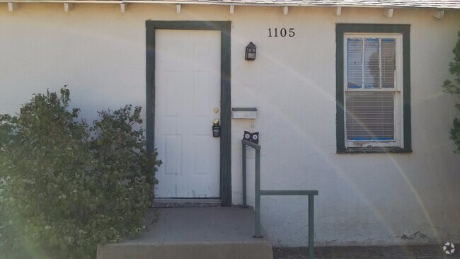 Building Photo - ADORABLE HOME ON LARGE LOT