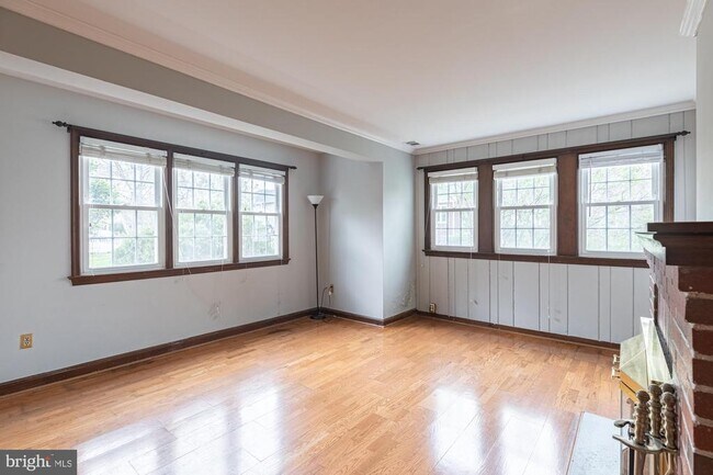 Photo - 1906 S Ives St