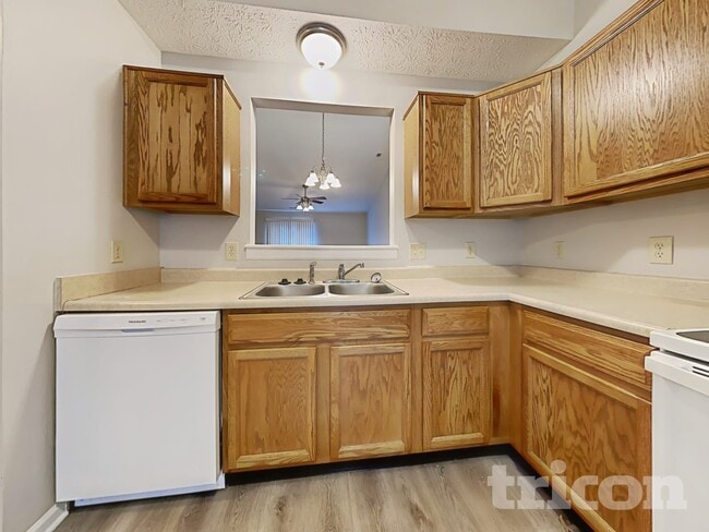 Photo - 1420 Pencross Ln
