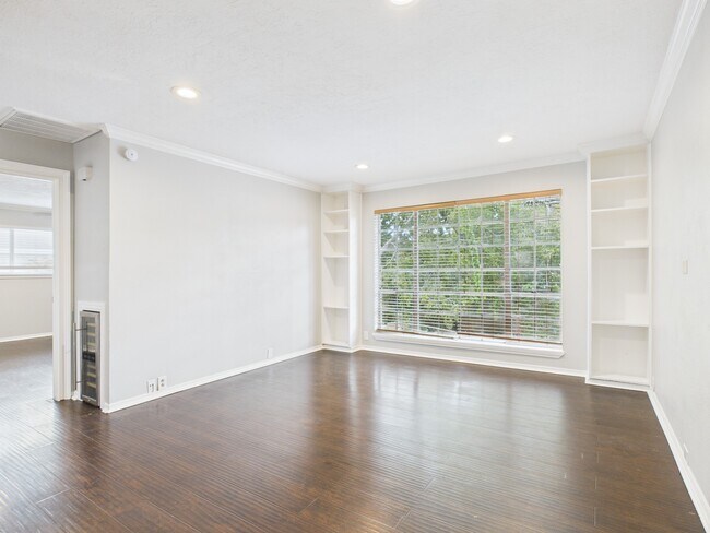 Building Photo - 5353 Richmond Ave. Unit True