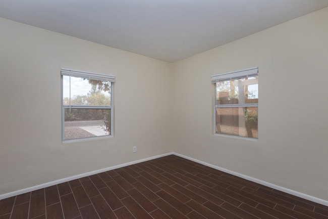 Photo - 1646 E Indianola Ave