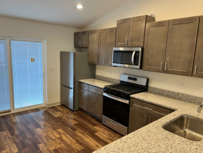 Photo - 415 Stewart Ct