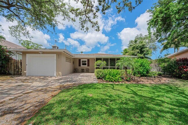 Photo - 253 Park Cir S